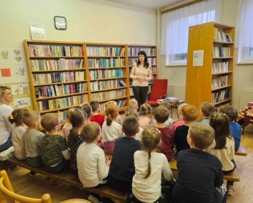 Deti z MŠ v knižnici 