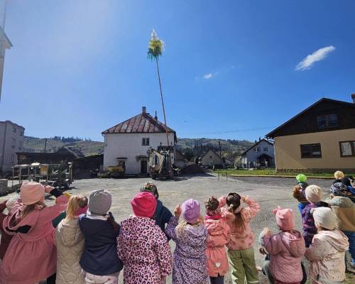 Stavanie mája v obci 18.4.2026