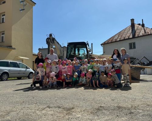 Stavanie mája v obci dňa 27.4.2024